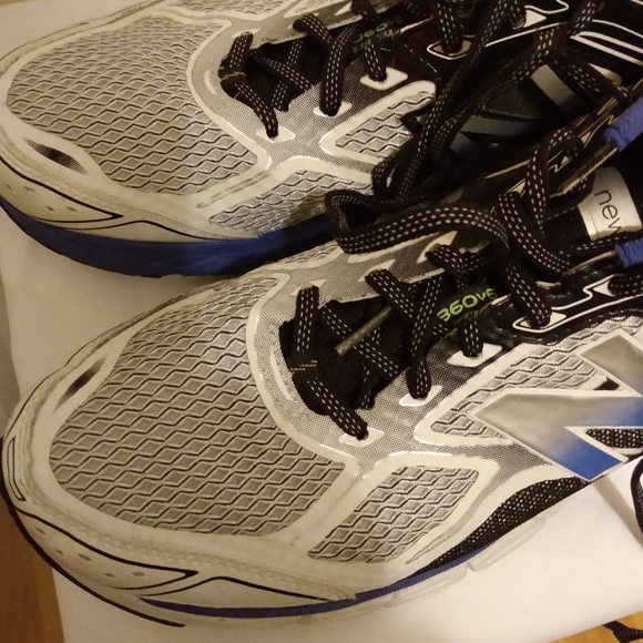 Men's size 11 New Balance athletic shoes - Picture 7 of 8